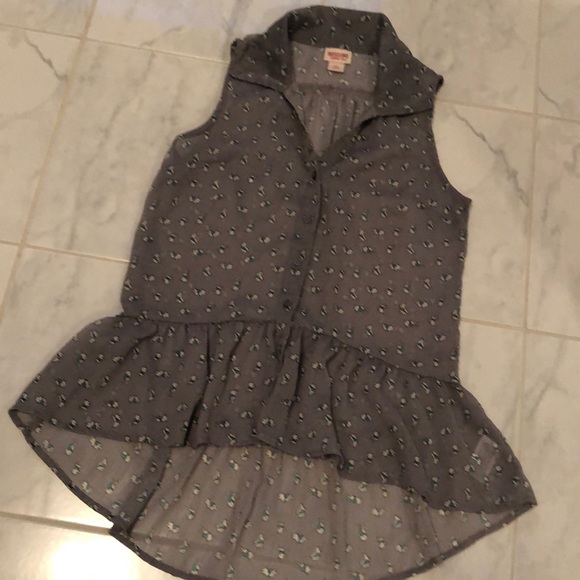 Mossimo supply Co sleeveless blouse with bunnies!